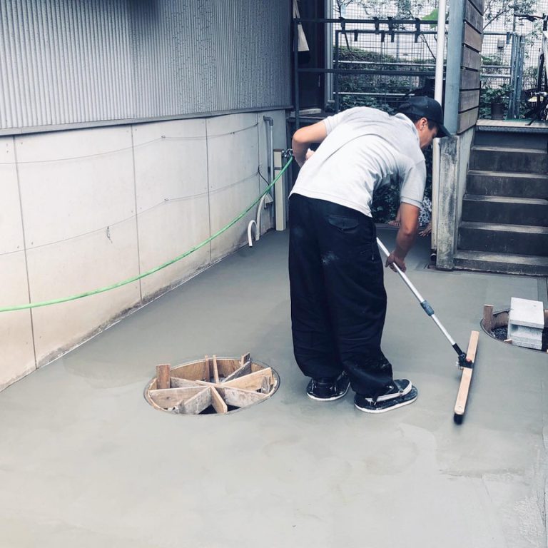 土間コンクリート 打設 トンボ 作業スタッフ 外構