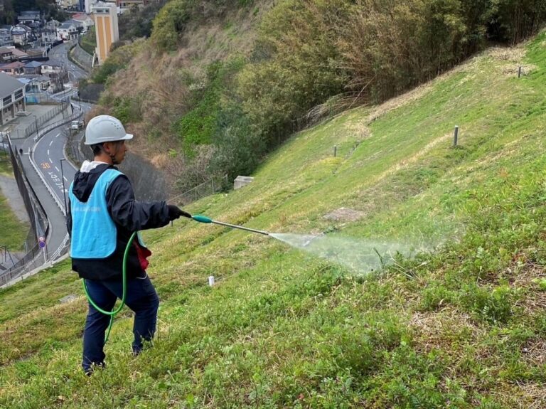法面　緑地　雑草　除草剤　発芽抑制剤　抑草　ケミカルコントロール　マンション　植栽管理