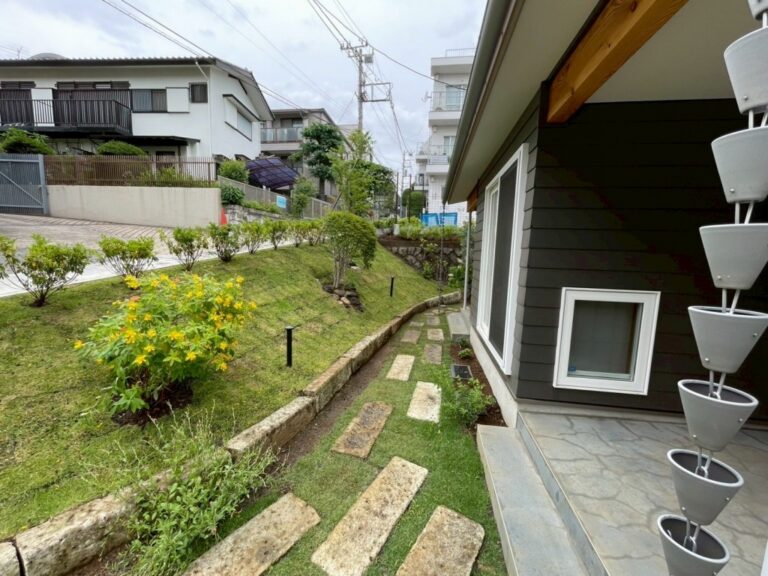 芝生 敷石 低木 鎖樋 庭づくり 渋谷区
