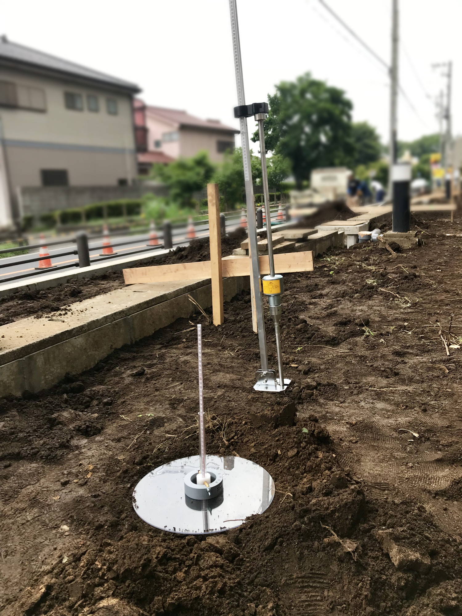 長谷川式土壌貫入計 土壌硬度 植栽基盤調査 建物 植栽地 写真